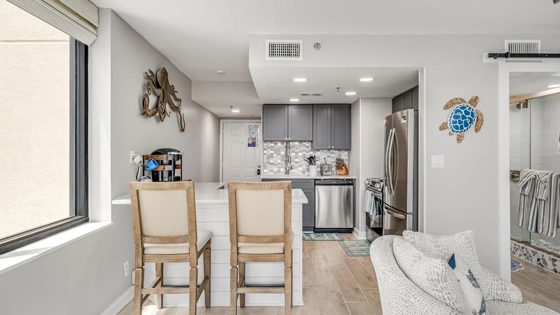 Newly Completely Renovated Beach Condo At Sunbird Resort! Free Beach Chair And Umbrella Service! By Dolce Vita Getaways! Panama City Beach Appartement